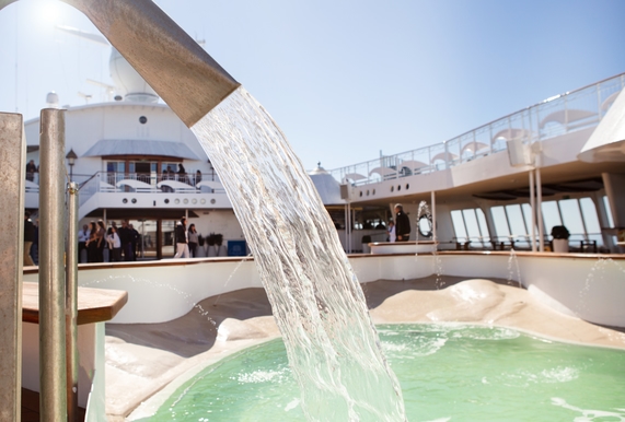 MyCruise Celestyal-Cruises Celestyal-Discovery Offentlige-arealer Pool.spa2