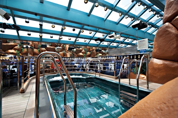 MyCruise Carnival Glory Offentlige-arealer Pool-spa1