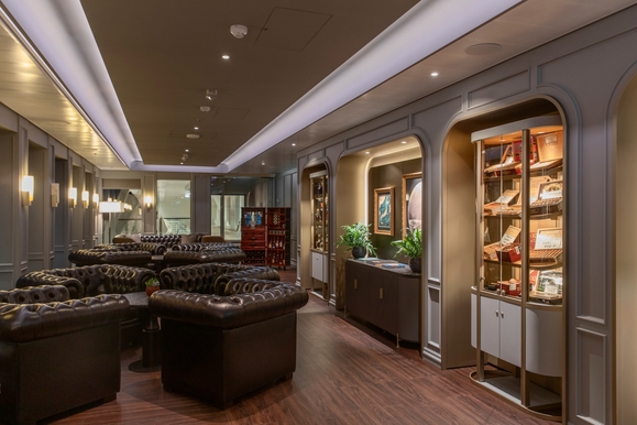 MyCruise Silversea Silver-Ray Offentlige-arealer Barer-lounger-atrium6