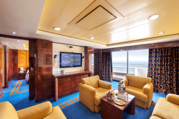 MSC-Fantasia-Kahytter-Suite-YC24