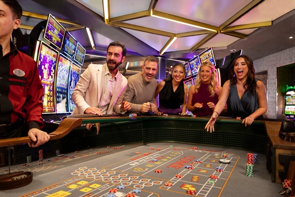 MyCruise Royal-Caribbean-Cruise-Line Icon-of-the-Seas Offentlige-arealer Casino-butikker1