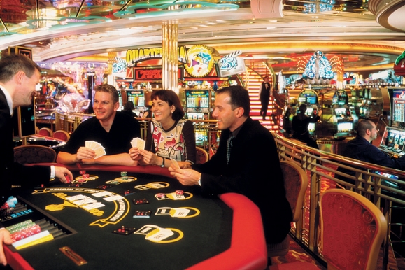 MyCruise Royal-Caribbean-Cruise-Line Adventure-of-the-Seas Offentlige-arealer Casino-butikker1