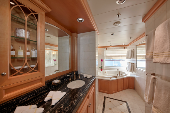 MyCruise Cunard Queen-Elizabeth Kahytter Suite Q22