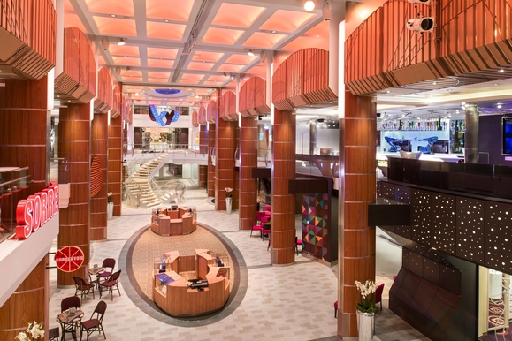 MyCruise Royal-Caribbean-Cruise-Line Quantum-of-the-Seas Offentlige-arealer Barer-lounger-atrium2