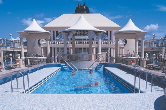 MyCruise Norwegian-Cruise-Line Spirit Offentlige-arealer Pool-spa2