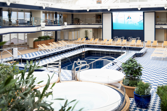 MyCruise Cunard Queen-Anne Offentlige-arealer Pool-spa2