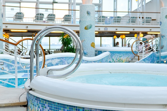 MyCruise Princess-Cruises GRAND Offentlige-arealer Pool-spa1
