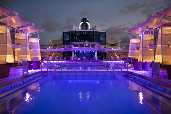 MyCruise Celebrity-Cruises Equinox Offentlige-arealer Pool-spa3
