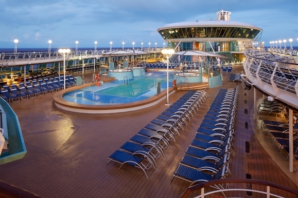 MyCruise Royal-Caribbean-Cruise-Line Rhapsody-of-the-Seas Offentlige-arealer Pool-spa4