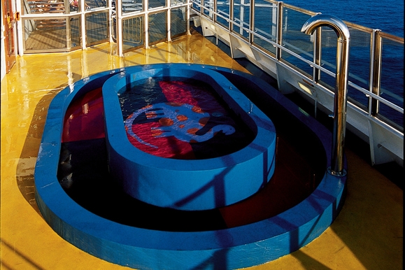 MyCruise Carnival Conquest Offentlige-arealer Pool-spa3