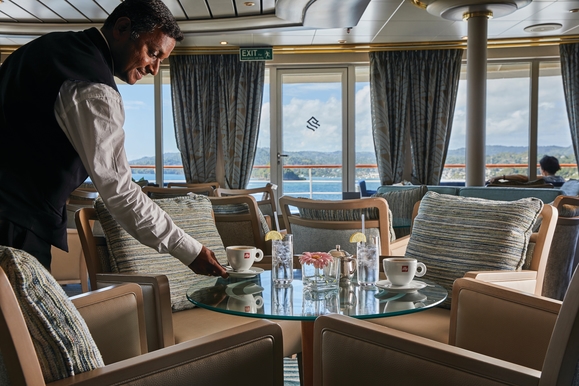 MyCruise Silversea Silver-Wind Offentlige-arealer Barer-lounger-atrium1