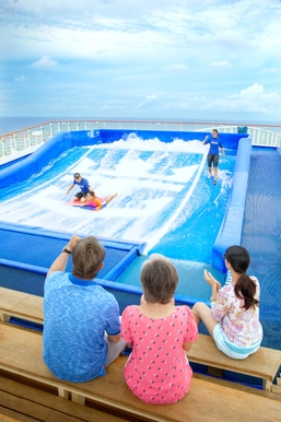 MyCruise Royal-Caribbean-Cruise-Line Explorer-of-the-Seas Offentlige-arealer Pool-spa2