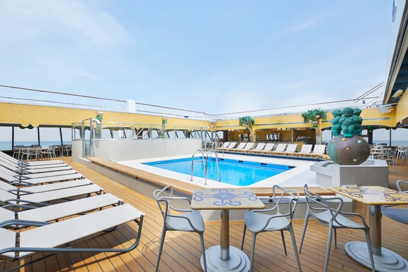 MyCruise Costa-Cruises Serena Offentlige-arealer Pool-spa2