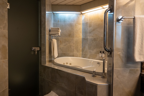 MyCruise Celestyal-Cruises Celestyal-Journey Kahytter Suite SP2