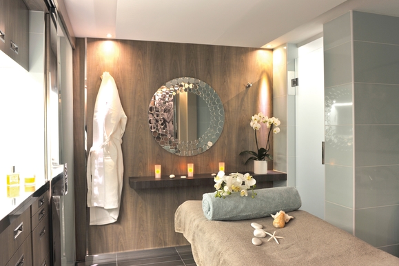 MyCruise Ponant L-Austral Offentlige-arealer Pool-spa1