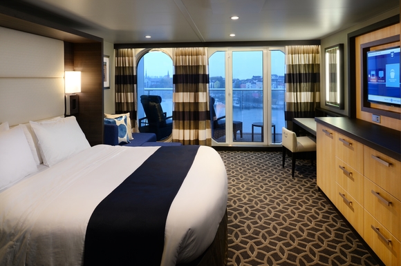 MyCruise Royal-Caribbean-Cruise-Line Ovation-of-the-Seas Kahytter Suite JX3
