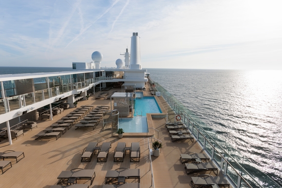 MyCruise Silversea Silver-Ray Offentlige-arealer Pool-spa1