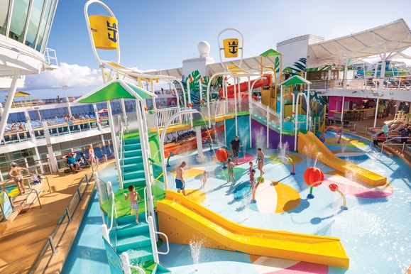 MyCruise Royal-Caribbean-Cruise-Line Oasis-of-the-Seas Offentlige-arealer Pool-spa3