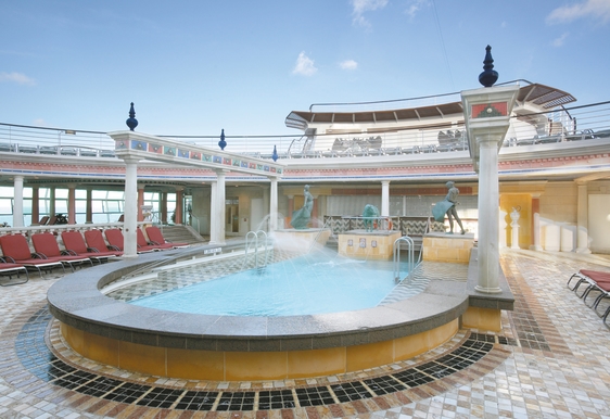 MyCruise Royal-Caribbean-Cruise-Line Explorer-of-the-Seas Offentlige-arealer Pool-spa1