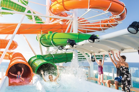 MyCruise Royal-Caribbean-Cruise-Line Liberty-of-the-Seas Offentlige-arealer Pool-spa1