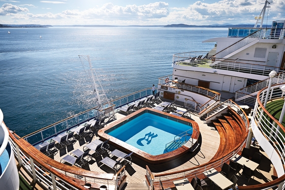 MyCruise Princess-Cruises RUBY Offentlige-arealer Pool-spa3