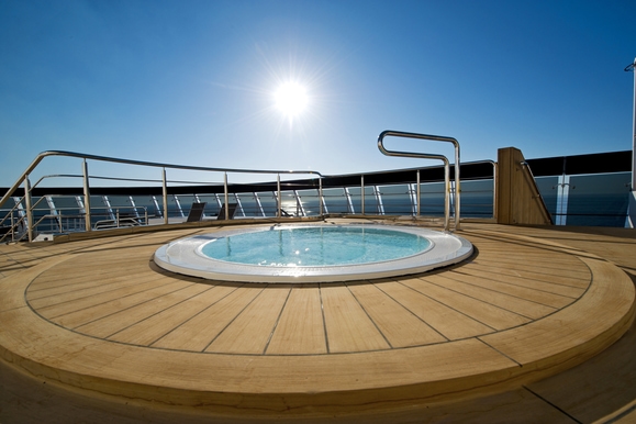 MyCruise MSC Divina Offentlige-arealer Pool-Spa3