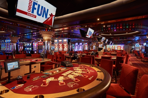 MyCruise-Carnival-Sunrise-Offentlige-arealer-Casino-butikker1