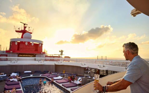 MyCruise Virgin-Voyagers Brilliant-Lady Offentlige-arealer Pool-spa1