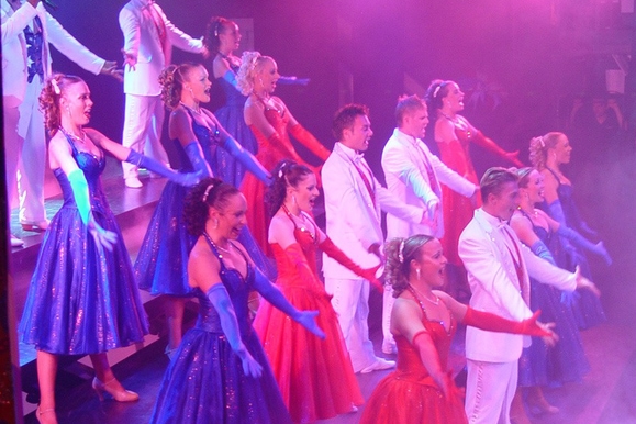MyCruise Carnival Liberty Offentlige-arealer Teater-underholdning1