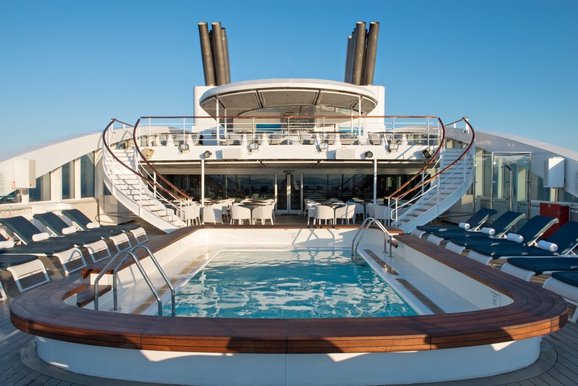 MyCruise Ponant Le-Soleal Offentlige-arealer Pool-spa3