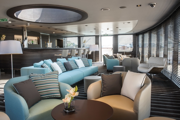 MyCruise Ponant Le-Soleal Offentlige-arealer Barer-lounger-atrium2
