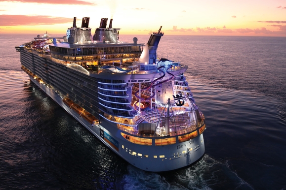MyCruise Royal-Caribbean-Cruise-Line Harmony-of-the-Seas Offentlige-arealer Luftfoto3