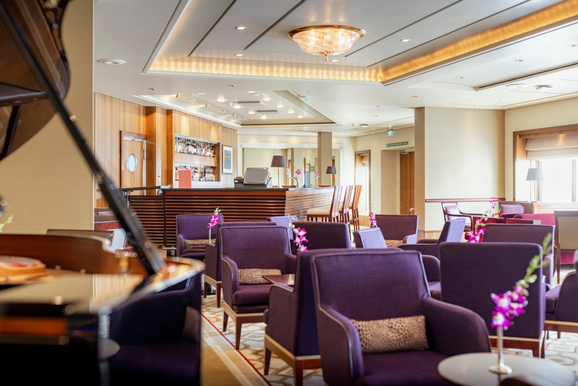 MyCruise Cunard Queen-Mary-2 Offentlige-arealer Barer-lounger-atrium3