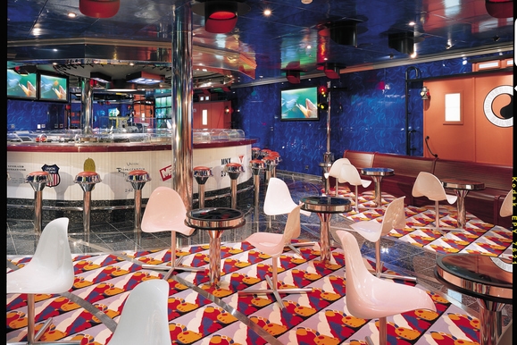 MyCruise Carnival Valor Offentlige-arealer Barer-lounger-atrium2