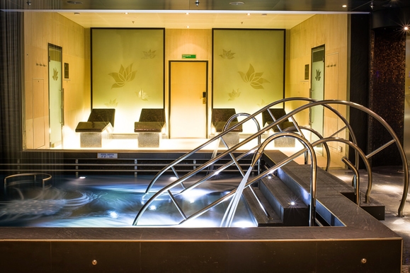 MyCruise Princess-Cruises REGAL Offentlige-arealer Pool-spa2