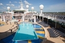 MyCruise Royal-Caribbean-Cruise-Line Independence-of-the-Seas Offentlige-arealer Pool-spa6
