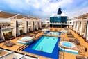 MyCruise-Celebrity-Cruises-Silhouette-Offentlige-arealer-Pool-spa1