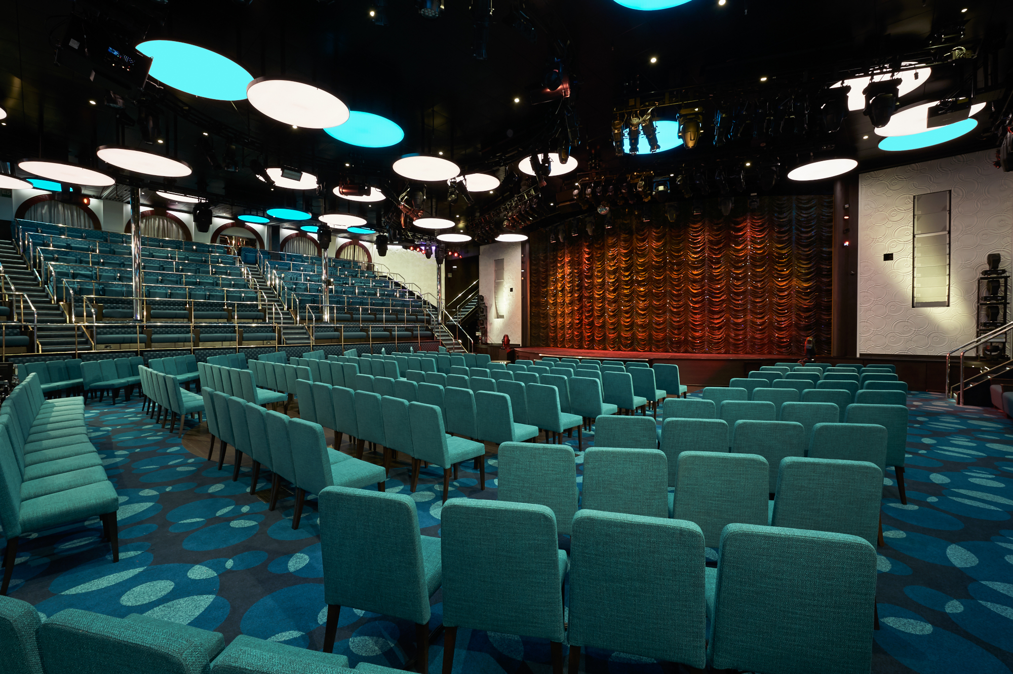 MyCruise-Carnival-Sunrise-Offentlige-arealer-Teater-underholdning1