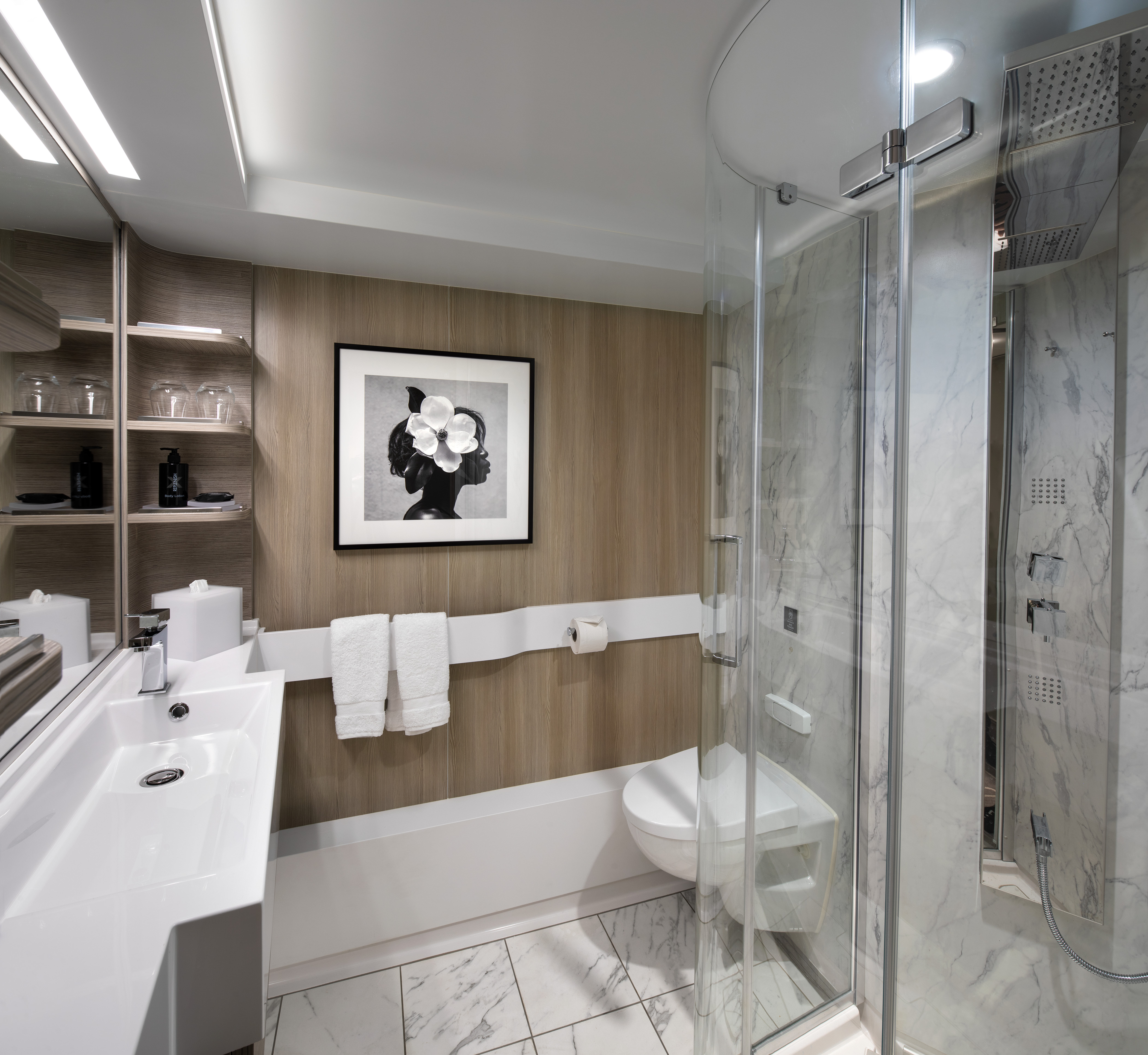 Celebrity Apex 28